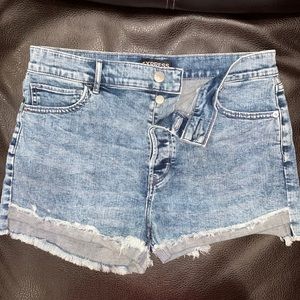 WORN ONCE- HIGH RISE SHORT